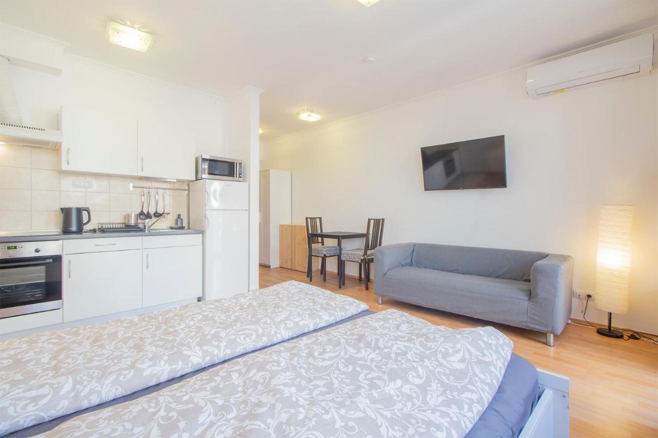 Corvin Modern Studio With Ac, Parking Leilighet Budapest Eksteriør bilde