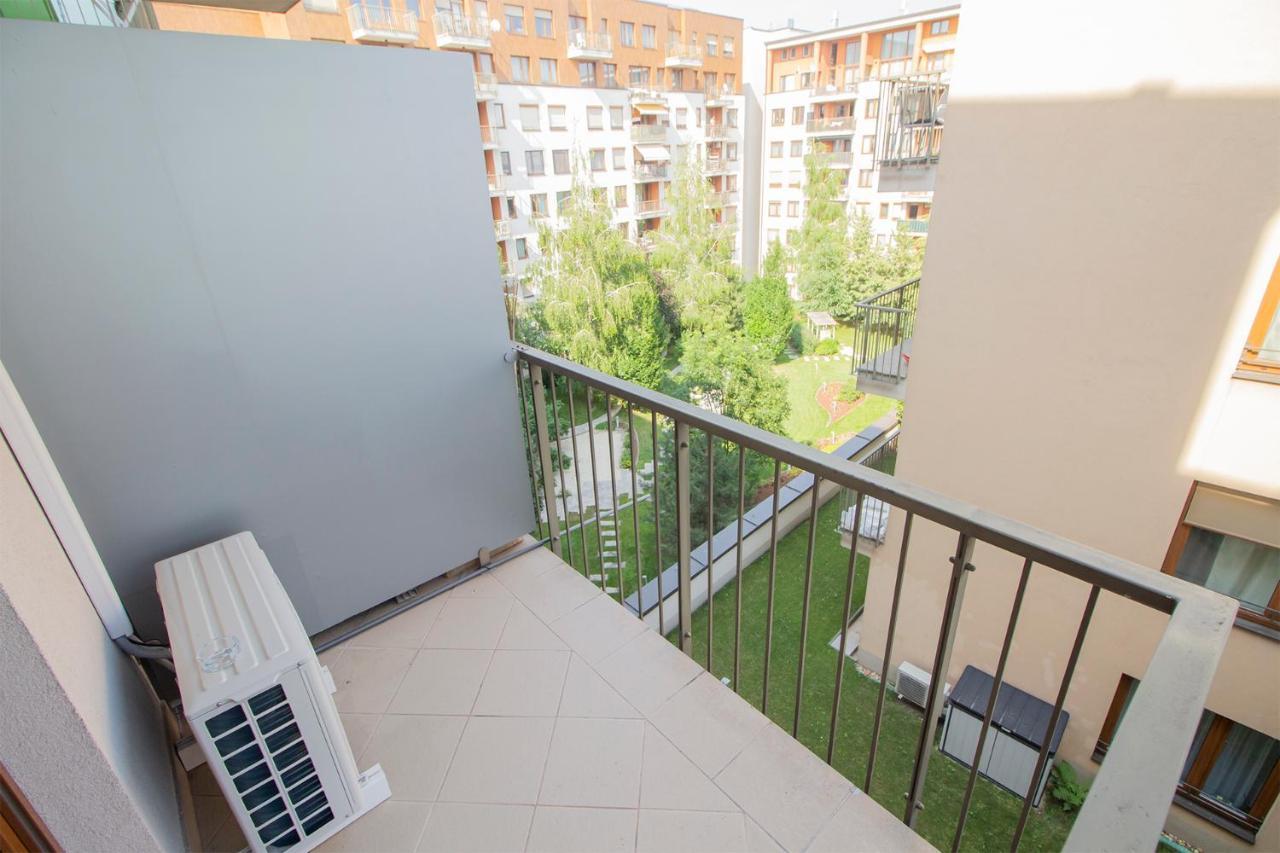Corvin Modern Studio With Ac, Parking Leilighet Budapest Eksteriør bilde