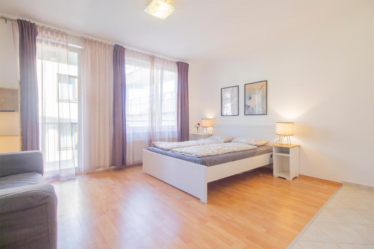 Corvin Modern Studio With Ac, Parking Leilighet Budapest Eksteriør bilde